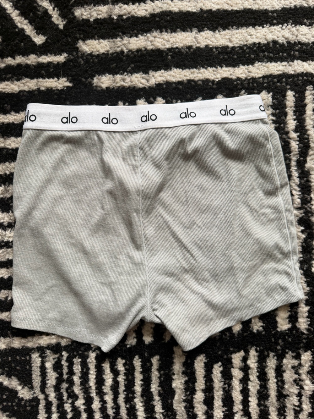 ALO Yoga Icon Ribbed Boyshort - Picture 3 of 4
